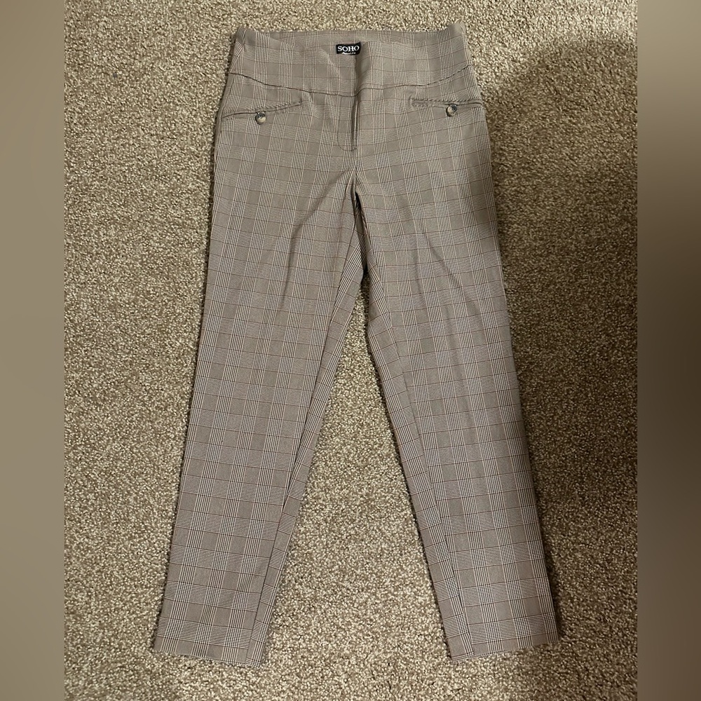 SOHO Apparel - Skinny Crop Pants - Size Medium